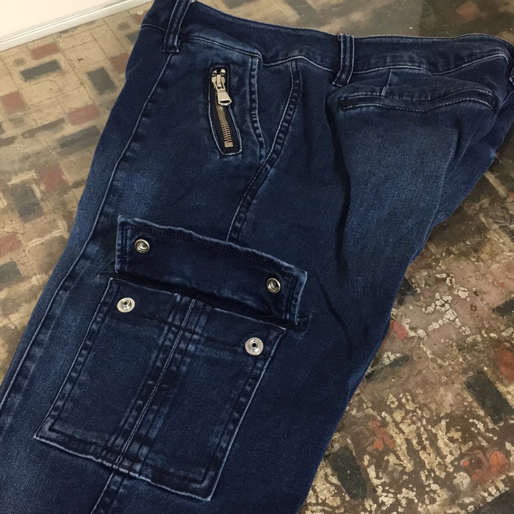Kenzie Size 28 Skinny Jeans w/Cargo/Zip Detail